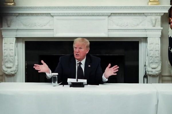 Tổng thống Mỹ uống thuốc chữa sốt rét để ngừa COVID-19