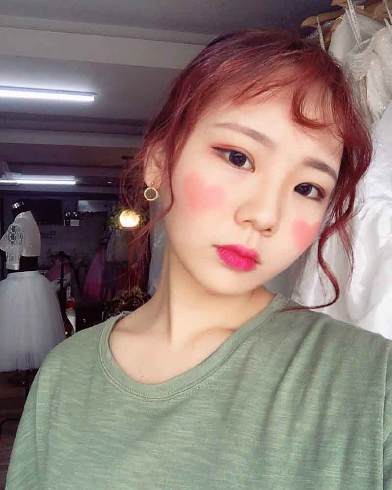 Đẹp lạ với kiểu trang điểm gò má trái tim