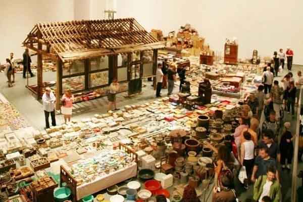 Cụ bà dành 50 năm gom nhặt đồ cũ và mở triển lãm ở New York