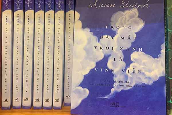 Trong đáy mắt trời xanh là vĩnh viễn