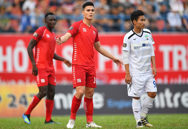 Trung vệ điển trai Adriano Schmidt sẽ chơi cho đội tuyển Việt Nam