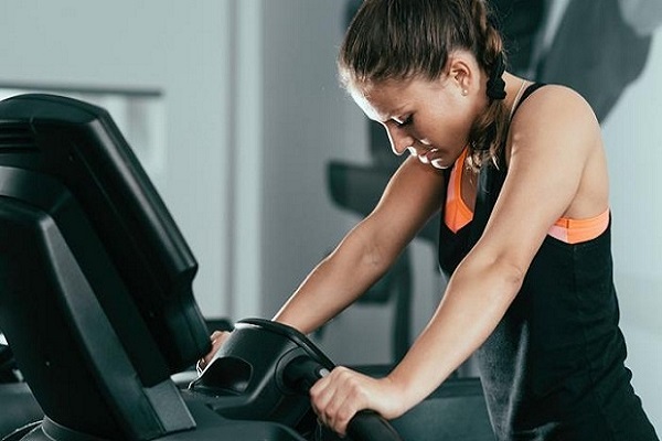 Bảo vệ sức khỏe của cánh tay nên tránh những thói quen xấu sau