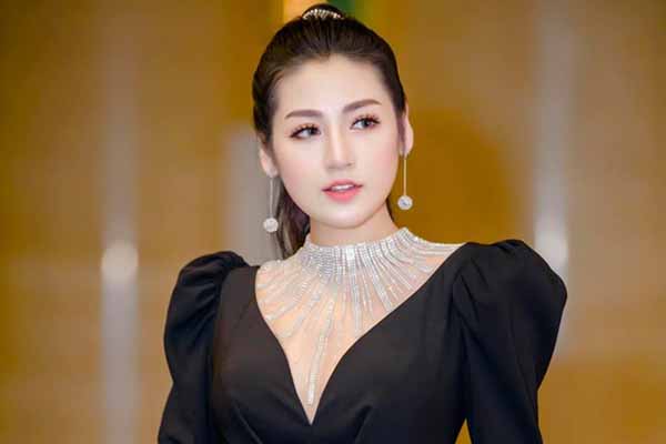 Á hậu Tú Anh dính tin đồn dao kéo vì mặt quá khác lạ