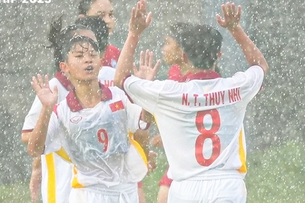 ‘Hai cơn mưa’ trong trận đấu ra quân của U.19 nữ Việt Nam ở Giải U.19 nữ Đông Nam Á