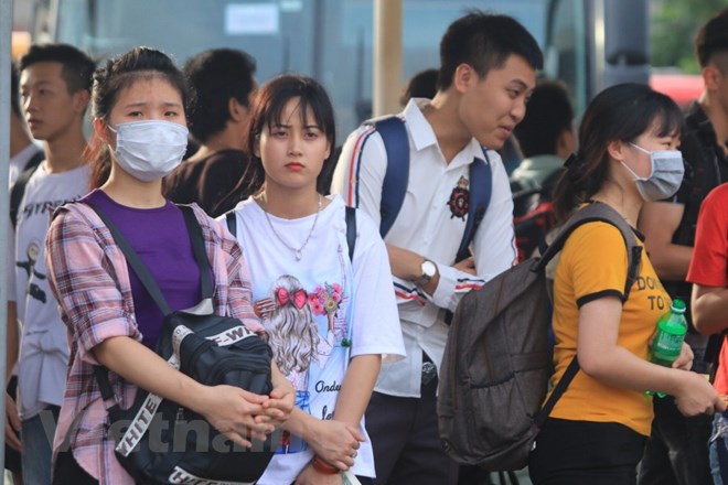 Sau lễ, người dân lại kéo về thủ đô nườm nượp