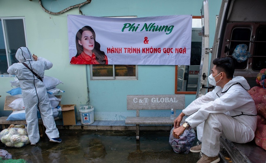 Ca sĩ Phi Nhung vẫn đang kiên cường chống chọi với COVID-19