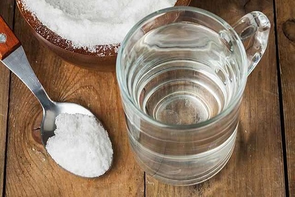 Trào lưu dùng nước muối để thải độc cơ thể trên TikTok có thật sự tốt?
