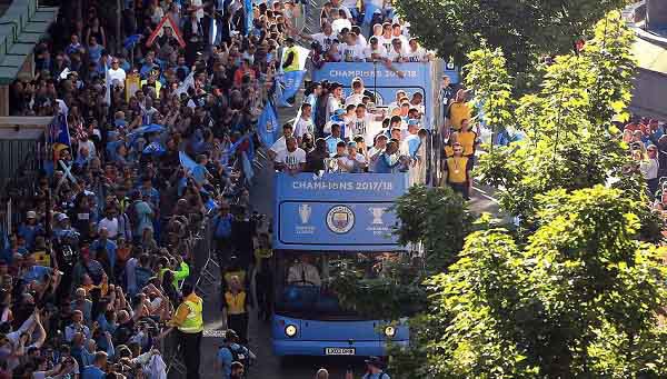 100.000 CĐV Man City đổ xuống đường mừng chức vô địch