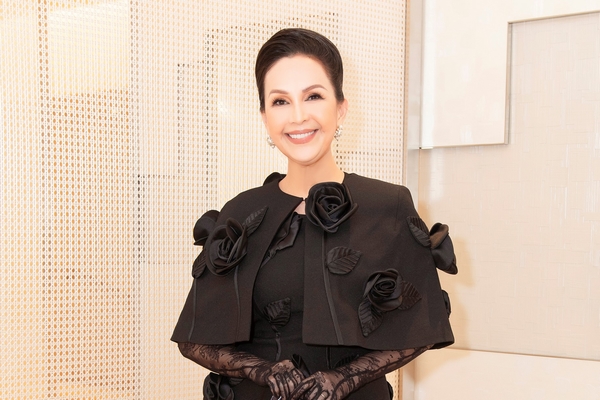 Diễm My 6X diện đầm nghìn đô, mang túi hàng trăm triệu đồng