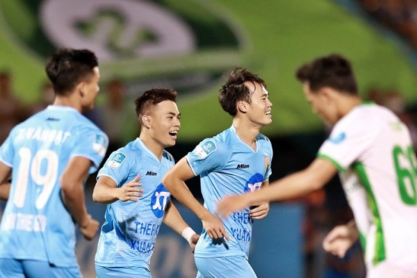 Thi đấu ấn tượng, đại gia V.League lập hat-trick giải thưởng tháng 10