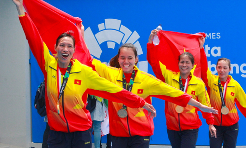 Đội rowing nữ ‘giải cơn khát’ vàng cho Việt Nam tại ASIAD 18