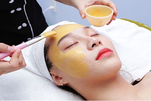 Dùng vàng 24k trong chăm sóc sắc đẹp, lợi hay hại?