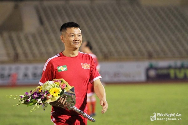 ‘Cậu bé vàng’ Văn Quyến tham gia huấn luyện U15 SLNA