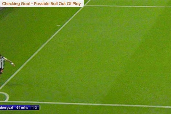 Bóng đá Việt Nam: Khi con nhà nghèo dùng VAR