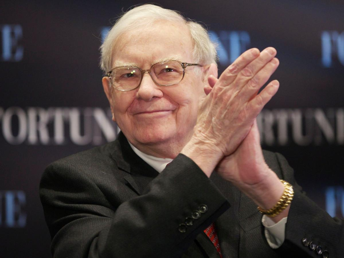 Warren Buffett chia sẻ 12 quyết định giúp bạn đạt đến đỉnh cao của thành công