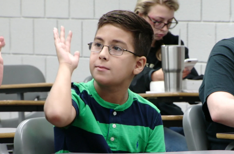 Thần đồng 11 tuổi tốt nghiệp đại học ở Mỹ