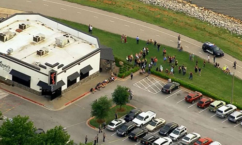 Kẻ xả súng ở nhà hàng bị người dân Mỹ bắn chết