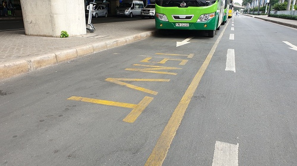 Dùng xe buýt liên tỉnh hạng sang dẹp loạn xe ‘dù’