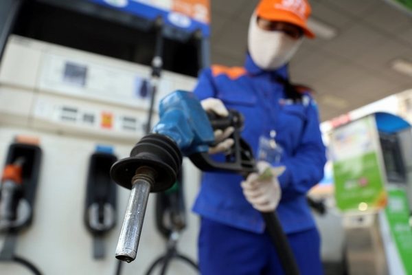 Giá xăng tăng lần thứ 7 liên tiếp, tiến sát 33.000 đồng/lít