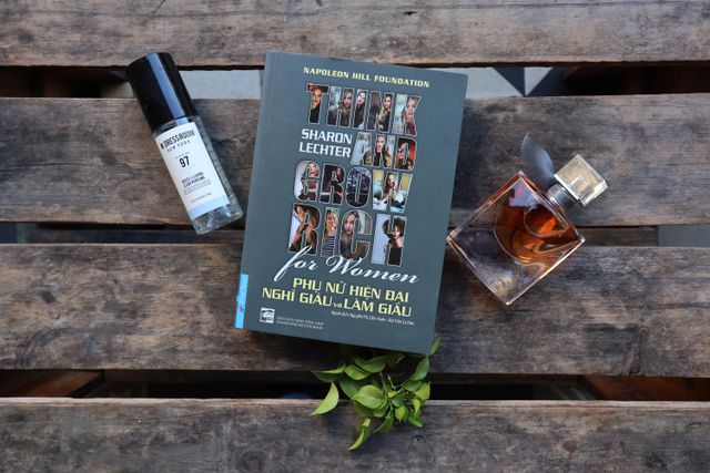 Phụ nữ hãy thôi giằng xé bản thân để được hạnh phúc