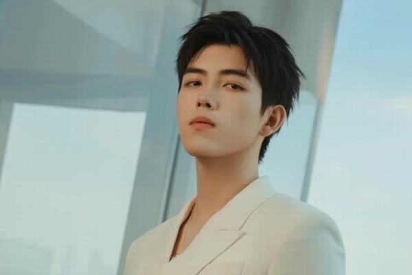 Thực hư chuyện Trần Phi Vũ lộ ảnh ‘giường chiếu’ với phụ nữ có chồng