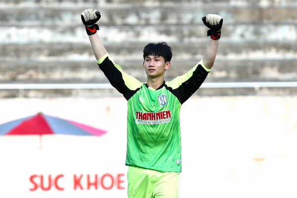 Bán kết 1: Hạ gục đương kiêm vô địch trên chấm phạt đền, thủ môn U.19 SLNA nhận giải ‘Cầu thủ xuất sắc nhất trận đấu’ 