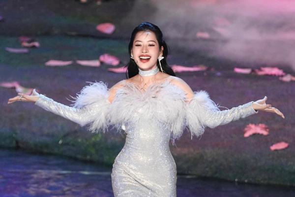 Đã đến lúc khán giả công nhận sự cố gắng của Chi Pu?