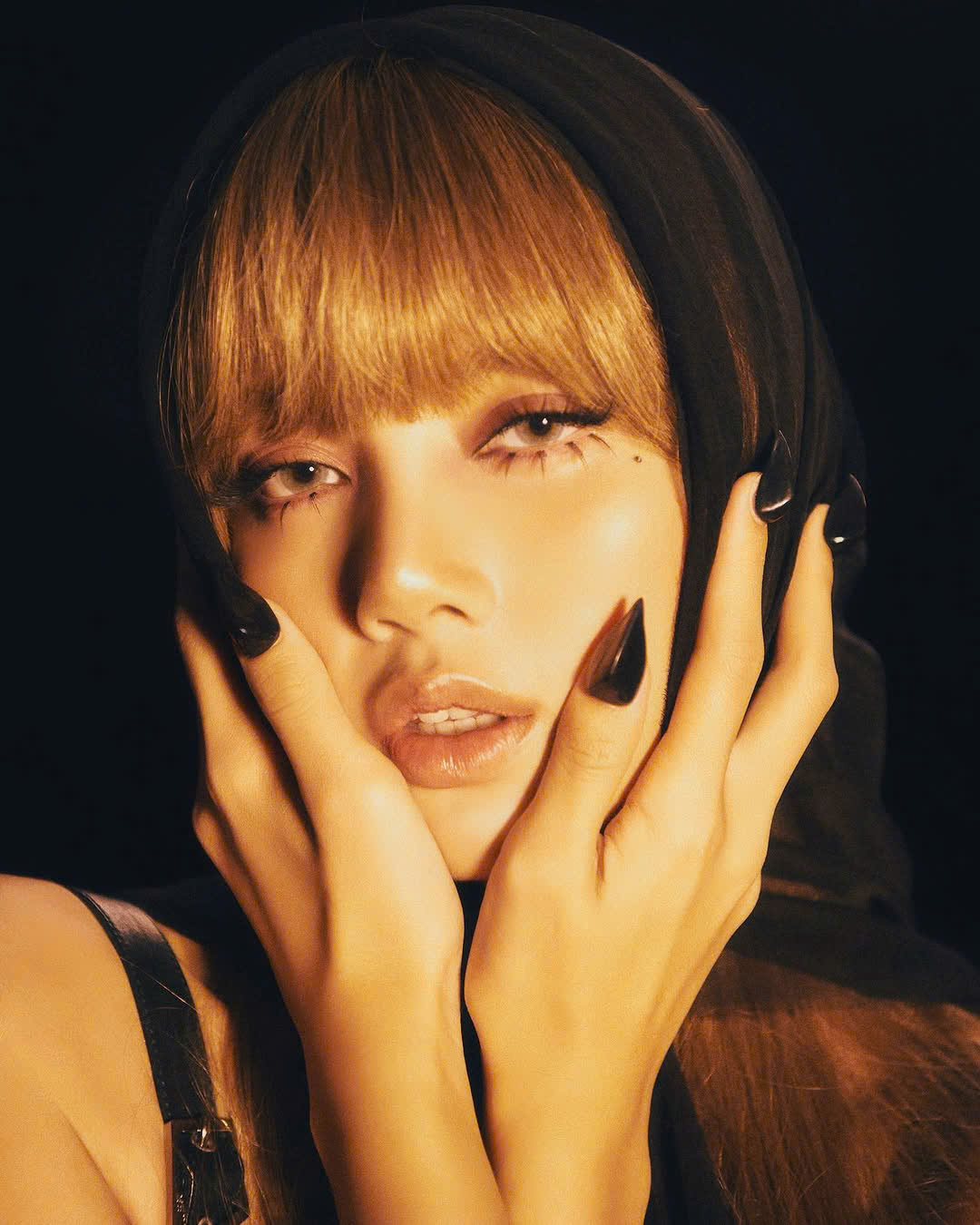 Chuyên trang âm nhạc khó tính nhất thế giới phán xét BLACKPINK, album của Lisa bị chê bai không thương tiếc