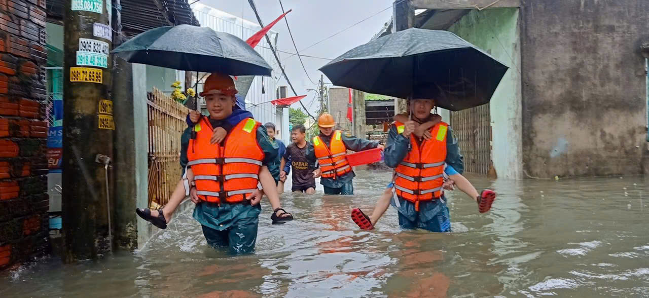 Nghĩa tình đồng bào trong mùa bão lũ