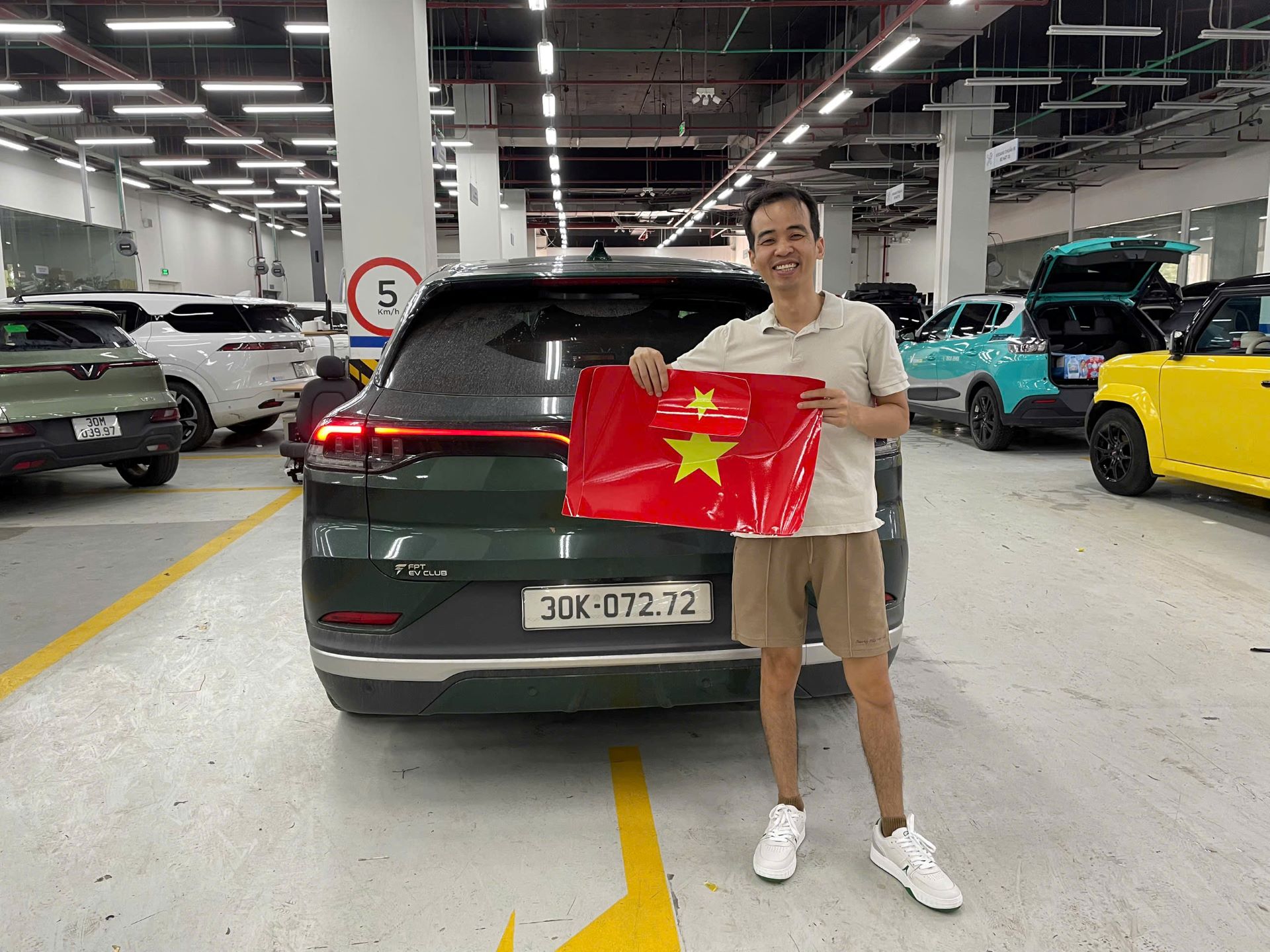 Chủ xe VinFast VF 8: ‘Đổ đèo thấy nhàn tênh, đi phố thoải mái, VF 8 cho tôi sự an tâm tuyệt đối’