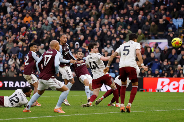 Arsenal ‘ngã ngựa’, Man City ‘phả hơi nóng’ vào cuộc đua vô địch Ngoại hạng Anh