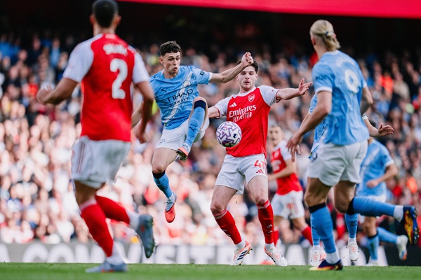 Arsenal thoát thua trong ngày Pep Guardiola áp dụng chiến thuật bất thường