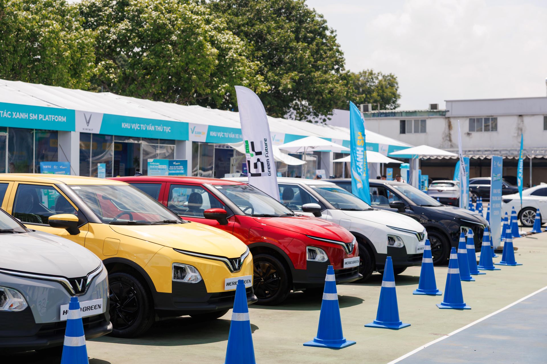 ‘Ngày hội xanh – Thu xe xăng, Lên đời xe xanh’: Hàng loạt tài xế xuống cọc xe điện vì tính toán chi phí quá hời