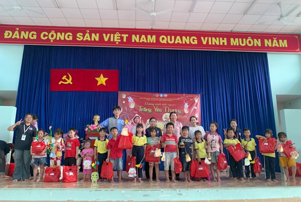 ‘Trăng Yêu Thương 2025’ – Mang hơi ấm Trung thu đến những đôi mắt trẻ thơ