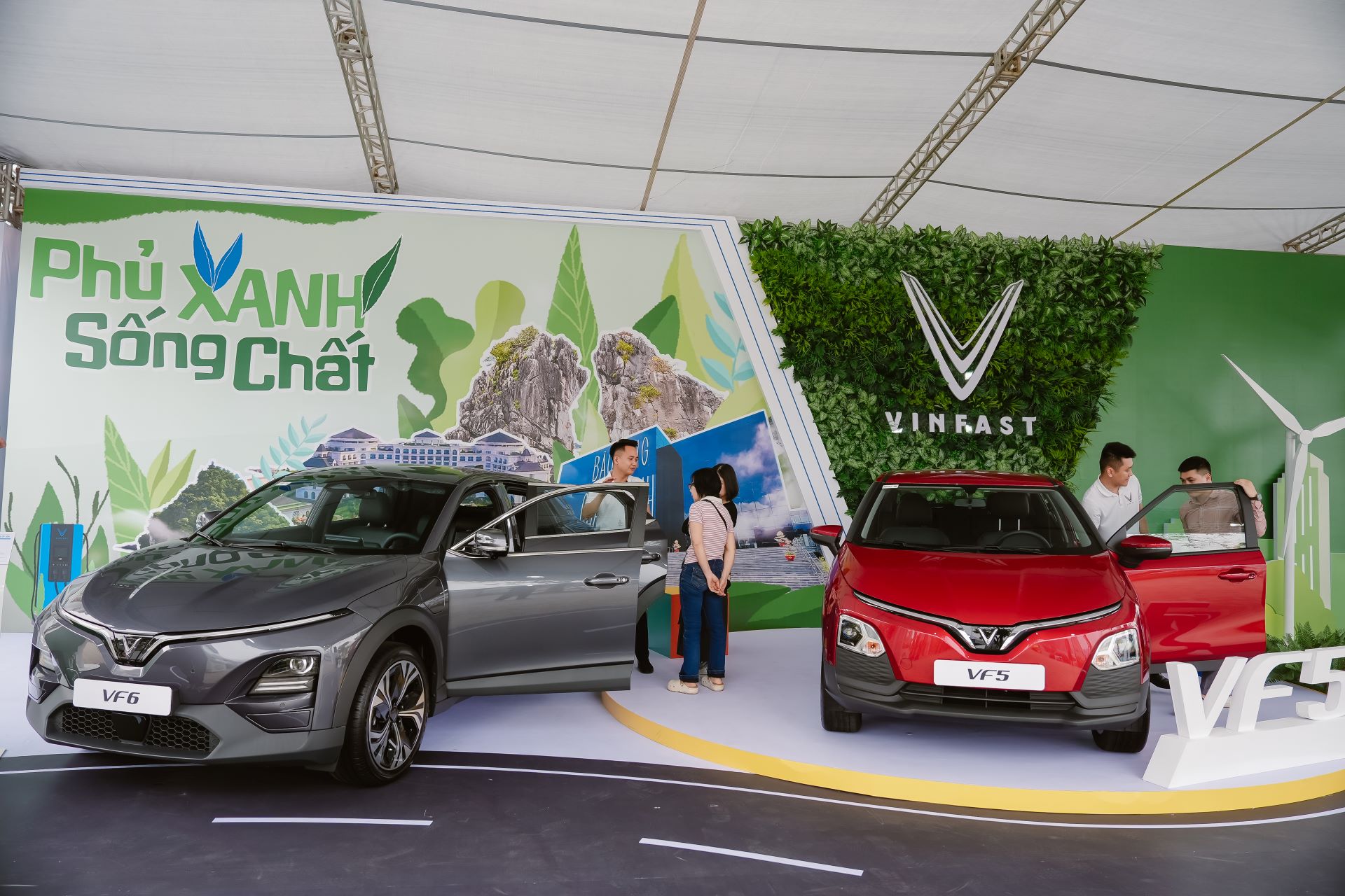 Chủ xe VinFast mua 1 được 2: ‘VF 5 cho tôi sự an tâm, VF 6 là phần thưởng bất ngờ’