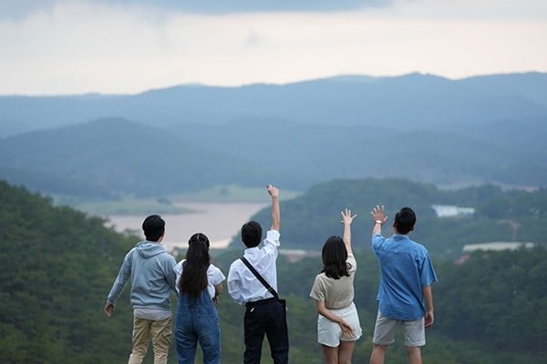 Người trẻ đừng chỉ sống ‘chill’ mà hãy ‘chill có gu’