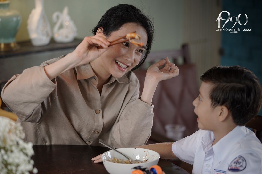 Nhã Phương vào vai một người mẹ tận tụy, yêu chồng con, chấp nhận gác lại sự nghiệp để chăm lo cho gia đình  ĐPCC