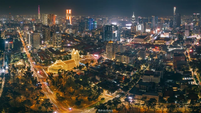 Trend chụp hình Noel ở Nhà thờ Đức Bà: Khi một tấm ảnh đẹp giúp giữ lại sinh kế cho những “chú thợ ảnh” lâu năm