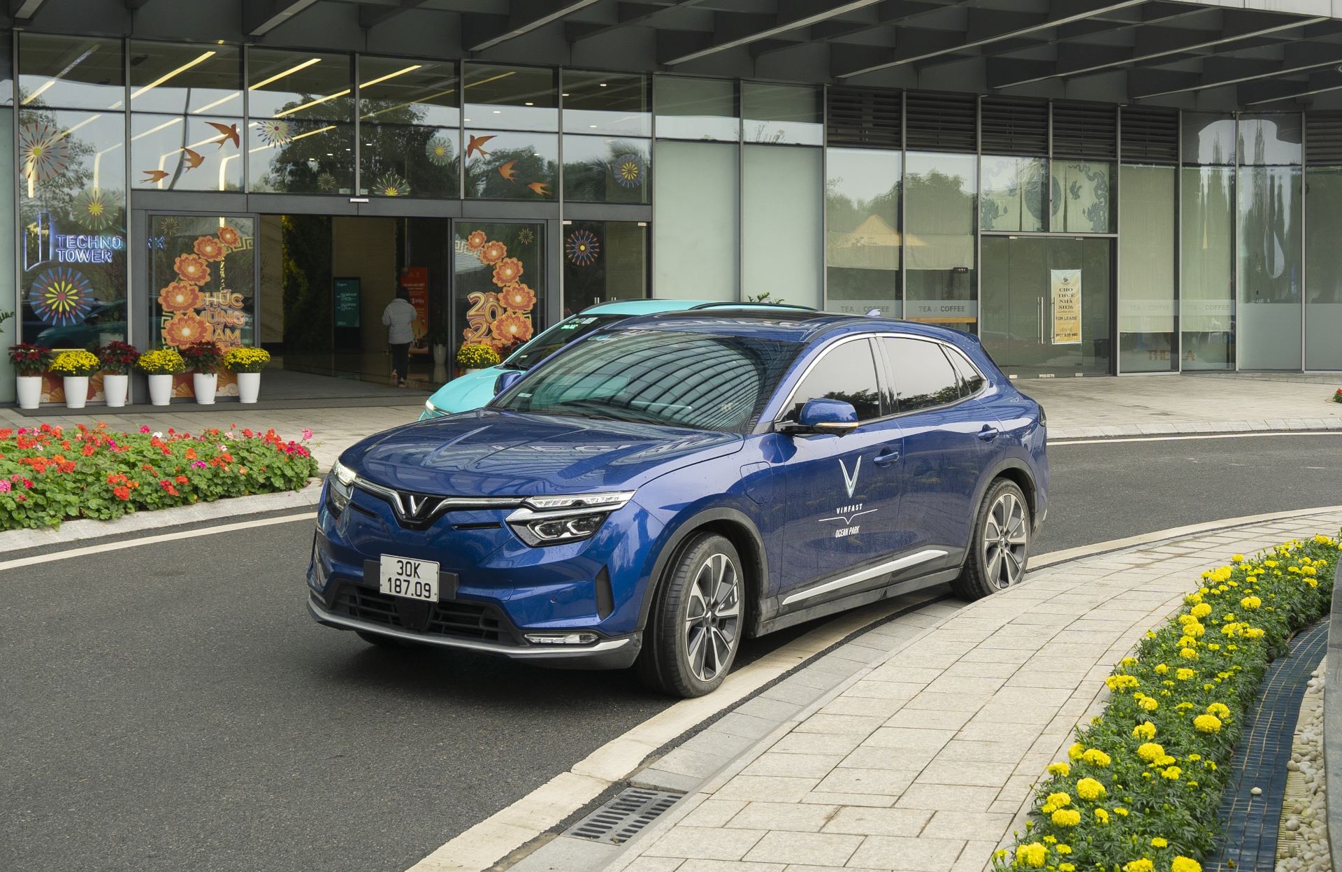 Mua VinFast VF 8 chơi Tết, du xuân, nhận cơ hội ‘mua xe – trúng xe’