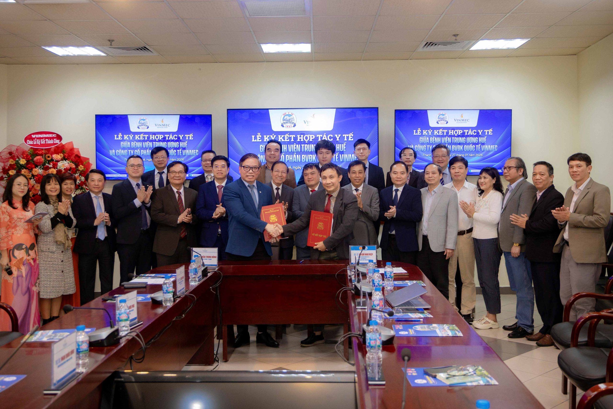 Vinmec ký kết hợp tác với Bệnh viện Trung ương Huế, nâng cao năng lực điều trị chuyên sâu cho người dân miền Trung – Tây Nguyên