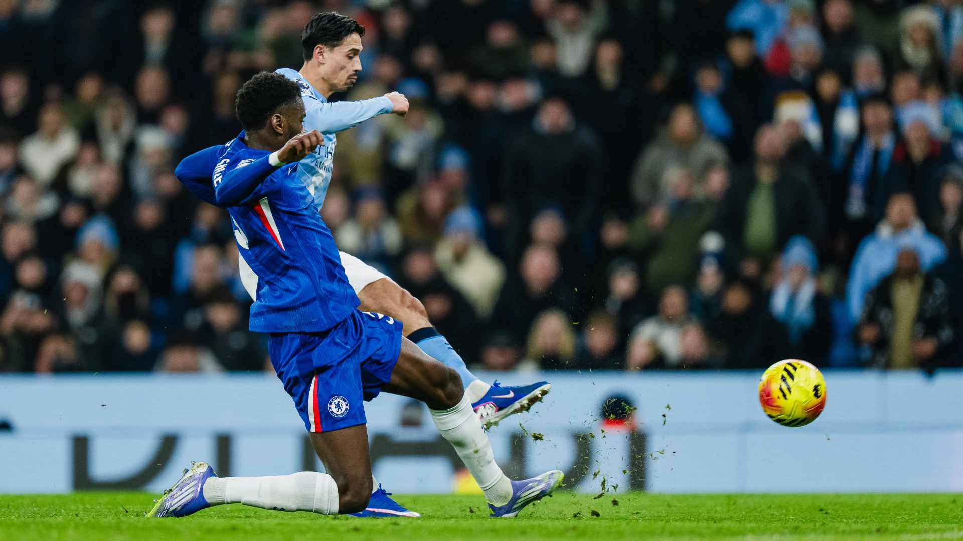 Hòa thất vọng trên sân nhà, Man City tiếp tục bị Arsenal nới rộng khoảng cách